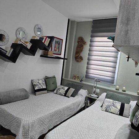 Superbe Appartement Avec Solarium Et Piscine Communautaire Rosas Exterior foto